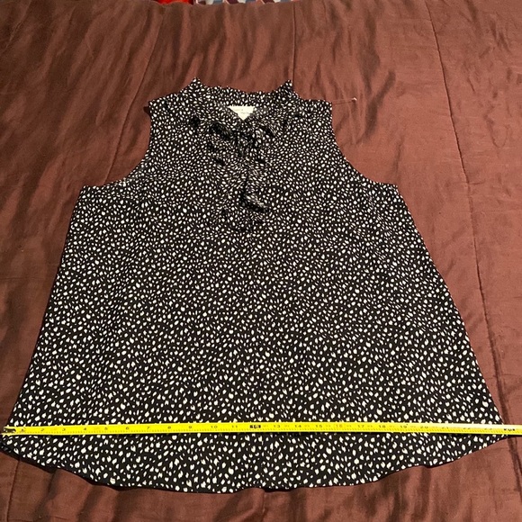 Sleeveless Blouse by Betsy’s Boutique Shop. EUC! - Picture 15 of 16